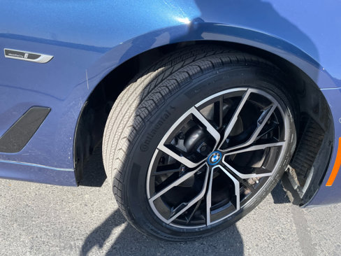 Used 2022 BMW 530e w/ M Sport Package image 22