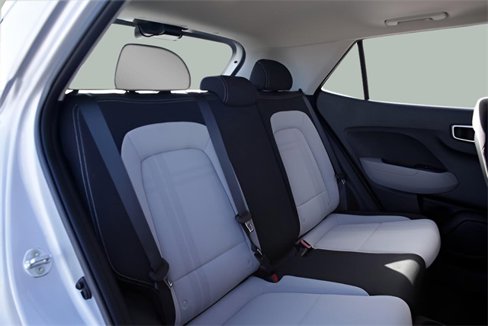 Used 2022 Hyundai Venue SEL image 25