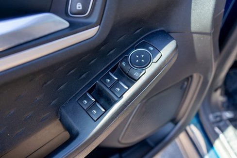 Used 2020 Ford Escape SE image 18