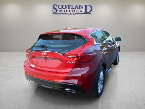 Used 2018 INFINITI QX30 image 17