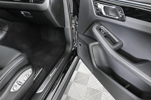 Certified 2025 Porsche Macan image 26