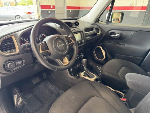 Used 2017 Jeep Renegade Latitude w/ Popular Equipment Group image 21