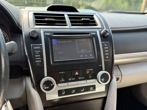 Used 2012 Toyota Camry L image 12