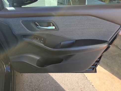 Used 2022 Nissan Rogue SV image 27