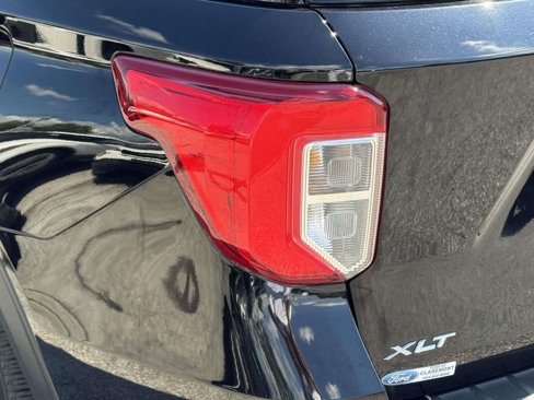 Used 2020 Ford Explorer XLT w/ Comfort Package image 9