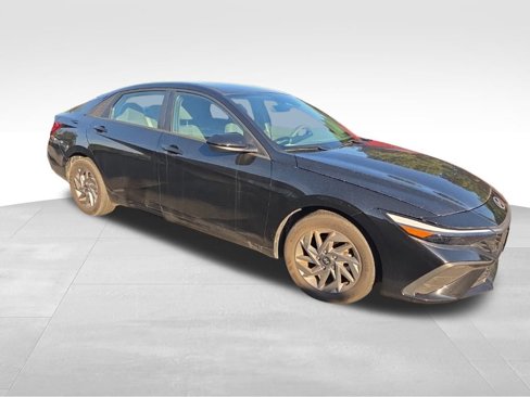 Certified 2024 Hyundai Elantra SEL image 2
