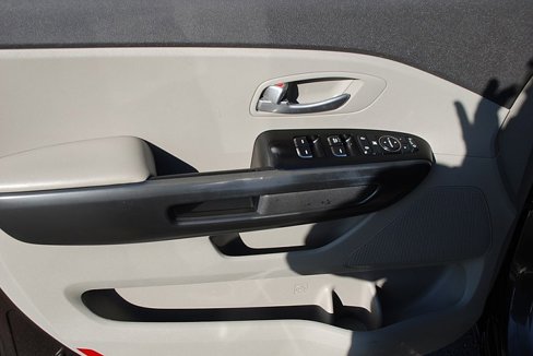 Used 2016 Kia Sedona LX w/ LX Convenience Package image 9
