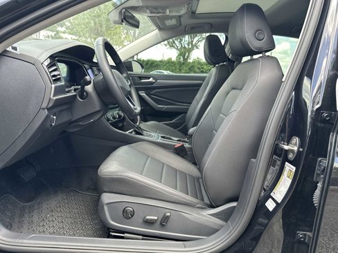 Used 2024 Volkswagen Jetta SE image 15