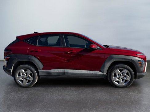 Certified 2025 Hyundai Kona SE image 4