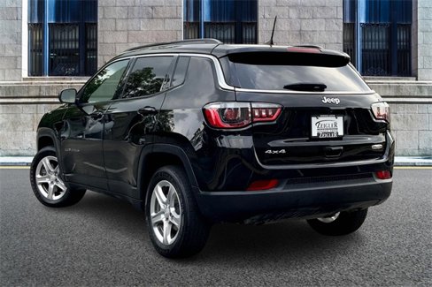 Used 2023 Jeep Compass Latitude image 11
