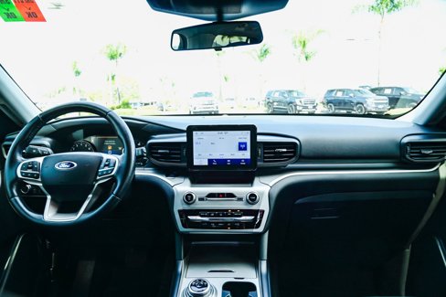 Used 2022 Ford Explorer XLT image 12
