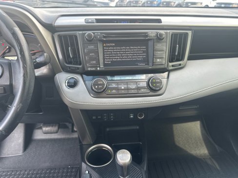 Used 2015 Toyota RAV4 Limited image 28