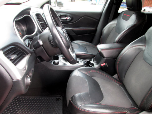Used 2016 Jeep Cherokee Trailhawk w/ Comfort/Convenience Group image 28