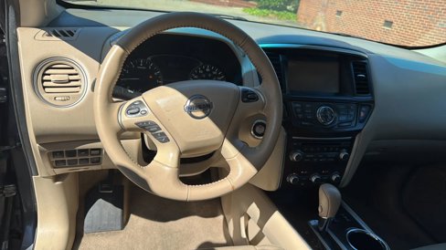Used 2015 Nissan Pathfinder SL w/ SL Tech Package image 9