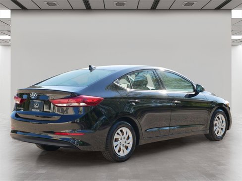 Used 2017 Hyundai Elantra SE image 5