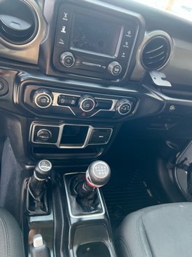 Used 2018 Jeep Wrangler Unlimited Sport image 11