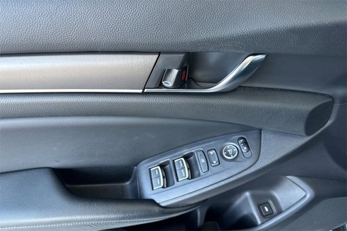Used 2018 Honda Accord LX image 15