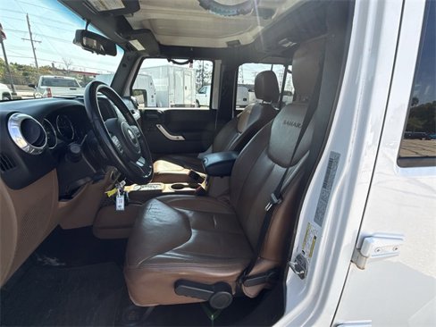 Used 2017 Jeep Wrangler Unlimited Sahara w/ Connectivity Group image 17