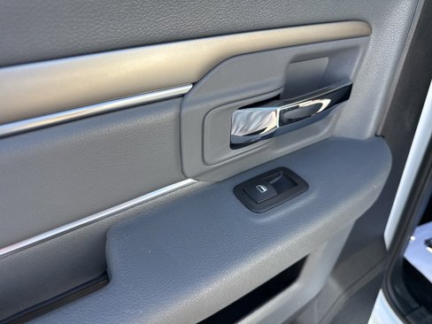Used 2015 RAM 3500 SLT w/ Luxury Group image 31