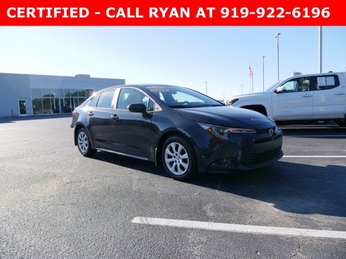 Used 2025 Toyota Corolla LE image 2