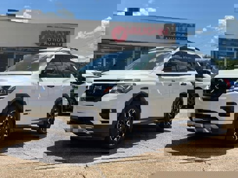 Used 2020 Nissan Pathfinder SL image 1