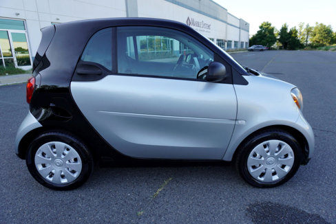Used 2016 smart fortwo pure image 8