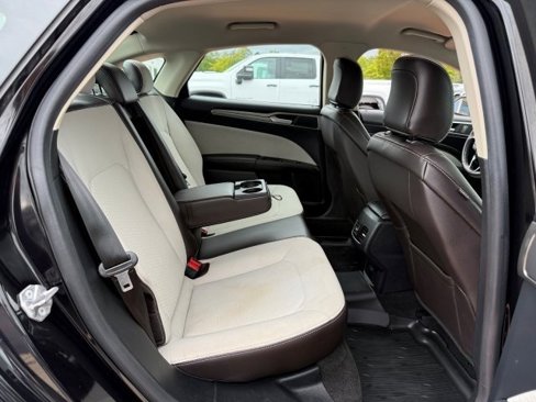 Used 2020 Ford Fusion SE w/ Equipment Group 151A image 18