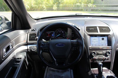 Used 2017 Ford Explorer XLT w/ Equipment Group 202A image 20