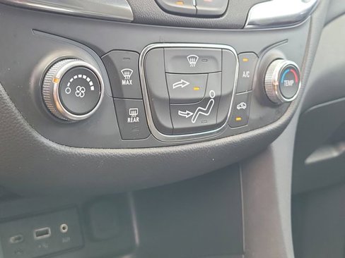 Used 2022 Chevrolet Equinox LT image 30