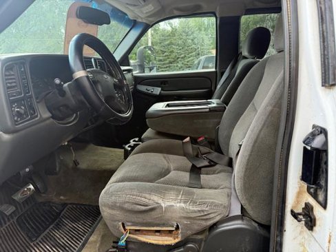 Used 2004 Chevrolet Silverado 2500 LS w/ Snow Plow Prep Package image 13