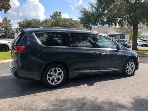 Used 2020 Chrysler Pacifica Limited image 4