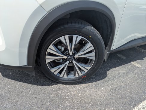 Used 2023 Nissan Rogue SV image 9