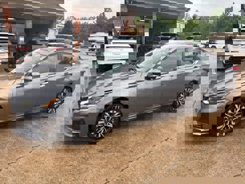 Used 2023 Nissan Altima 2.5 SV image 1