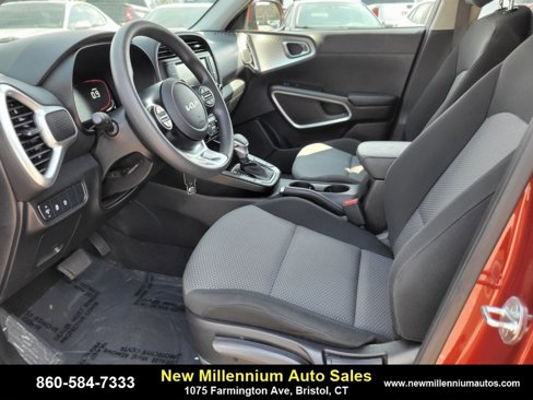 Used 2023 Kia Soul LX w/ LX Technology Package image 18