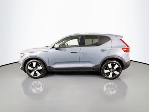 Used 2020 Volvo XC40 T5 Momentum image 4