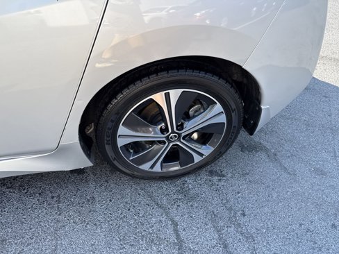 Used 2018 Nissan Leaf SV w/ SV Technology Package image 21