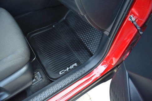 Used 2020 Toyota C-HR LE image 48