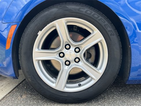 Used 2018 Chevrolet Camaro LT w/ Technology Package image 10