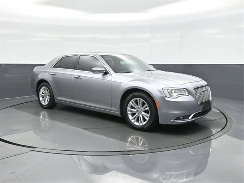 Used 2016 Chrysler 300 C image 1