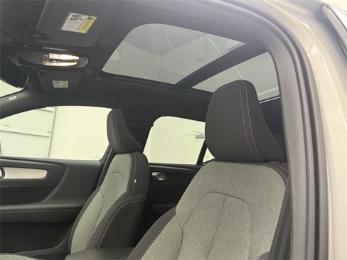 Certified 2025 Volvo XC40 B5 Core image 14