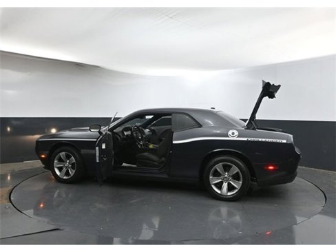 Used 2019 Dodge Challenger SXT image 41