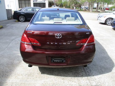 Used 2009 Toyota Avalon XLS image 4