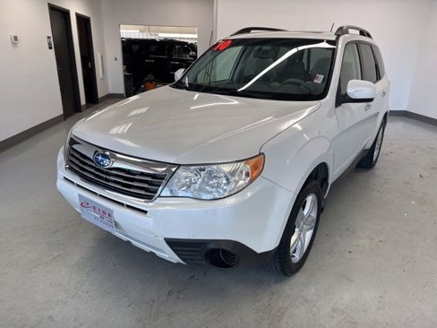 Used 2010 Subaru Forester 2.5X Premium image 4