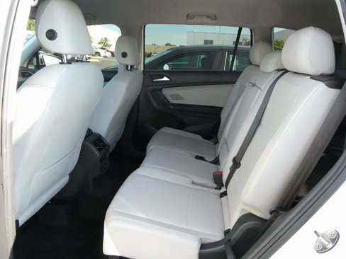 Used 2020 Volkswagen Tiguan SE image 33