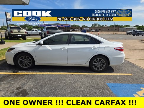 Used 2016 Toyota Camry SE image 2