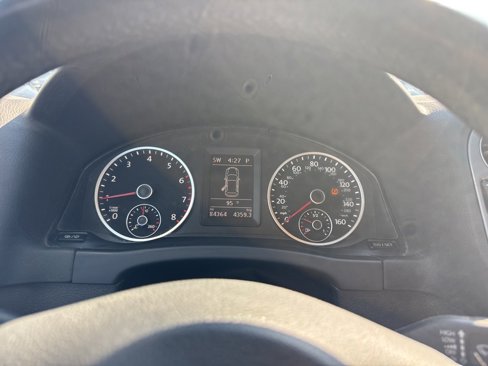 Used 2014 Volkswagen Tiguan S image 10