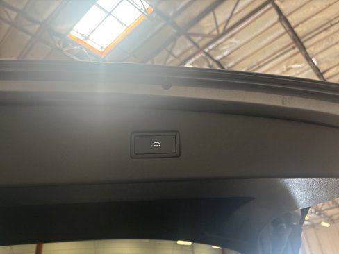 Used 2022 Volkswagen Tiguan SEL R-Line image 28