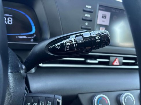 Certified 2025 Hyundai Elantra SE image 25