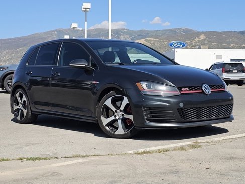 Used 2017 Volkswagen GTI SE image 2