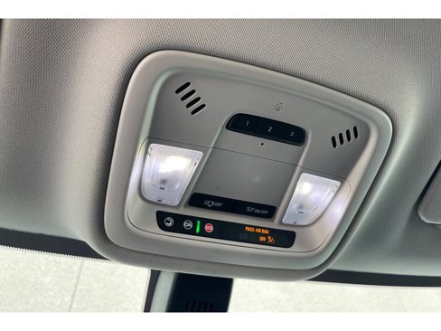Used 2021 Chevrolet Traverse LT image 24